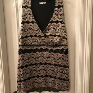 Sleeveless gold & black cocktail top